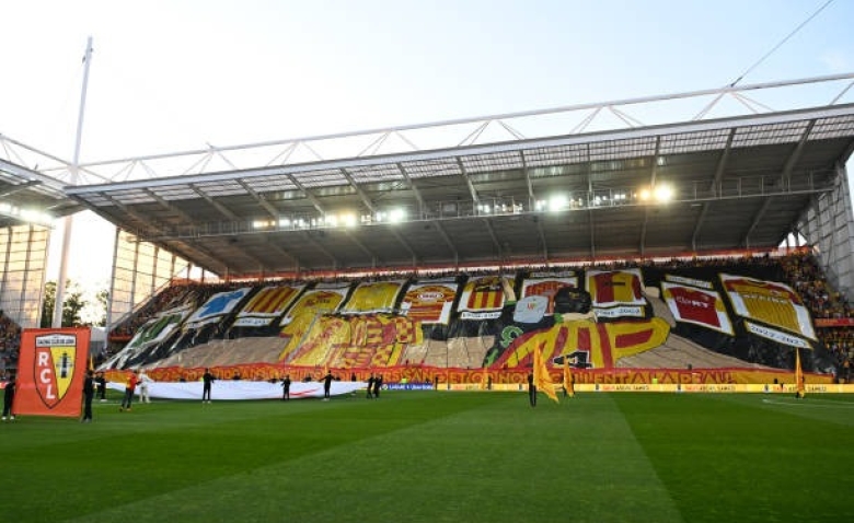 Illustration : "RC Lens : Une grande étape franchie par le club en parallèle de la 1ère place de L1 !"