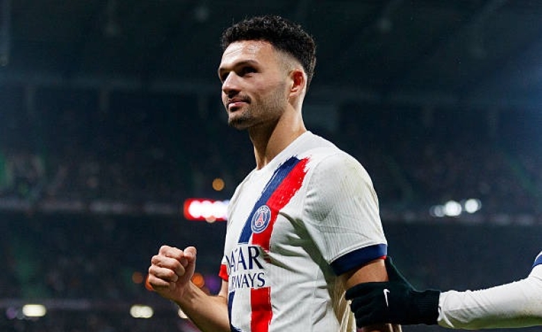 Illustration : "Mercato PSG : Un attaquant prolifique ciblé pour concurrencer Ramos !"