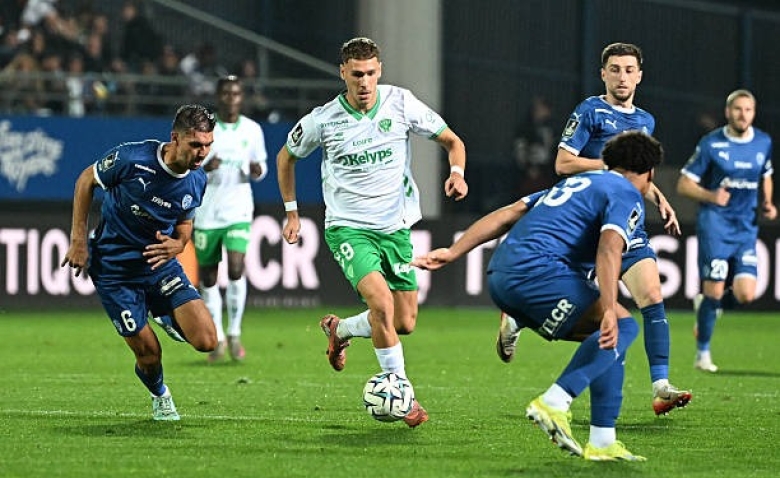 Illustration : "Mercato ASSE : Le Paris FC prépare un coup en douce pour Stassin"