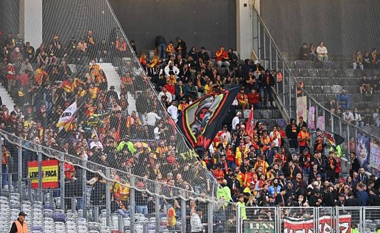 Illustration : "RC Lens : Un renfort offensif inattendu pour dynamiser l'attaque ?"