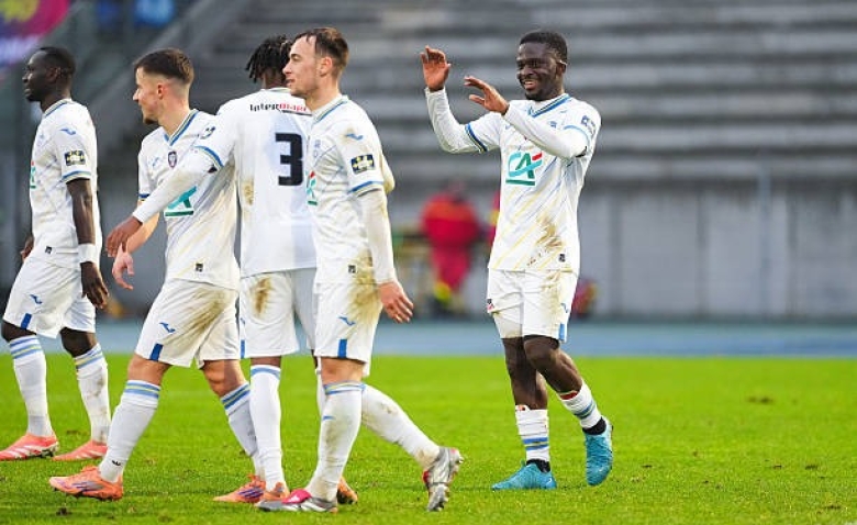 Illustration : "Mercato : Le Stade rennais s'intéresse à une pépite du FC Lorient !"