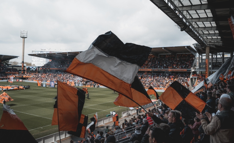 Illustration : "Mercato Lorient : Un défenseur expérimenté de L1 dans le viseur des Merlus"