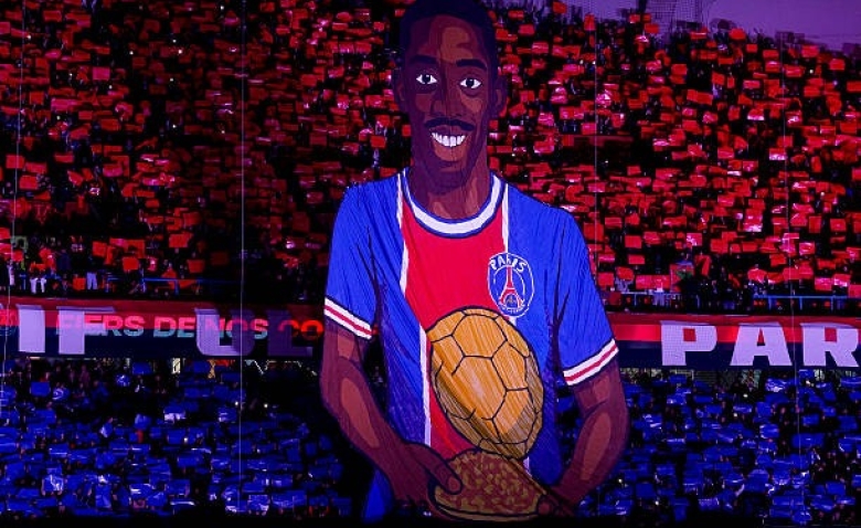 Illustration : "Mercato PSG : Une signature orchestrée dans l'ombre réjouit les supporters !"