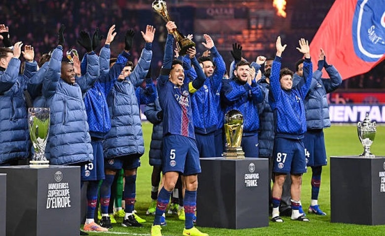 Illustration : "Mercato PSG : Des négociations en cours pour la signature d'une révélation 2025 !"