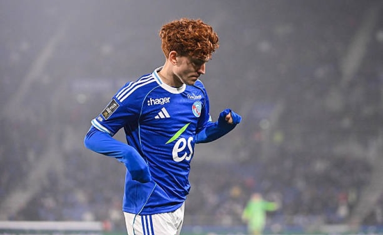 Illustration : "Mercato Strasbourg : Chelsea veut arracher un taulier de l'équipe après Rosenior !"