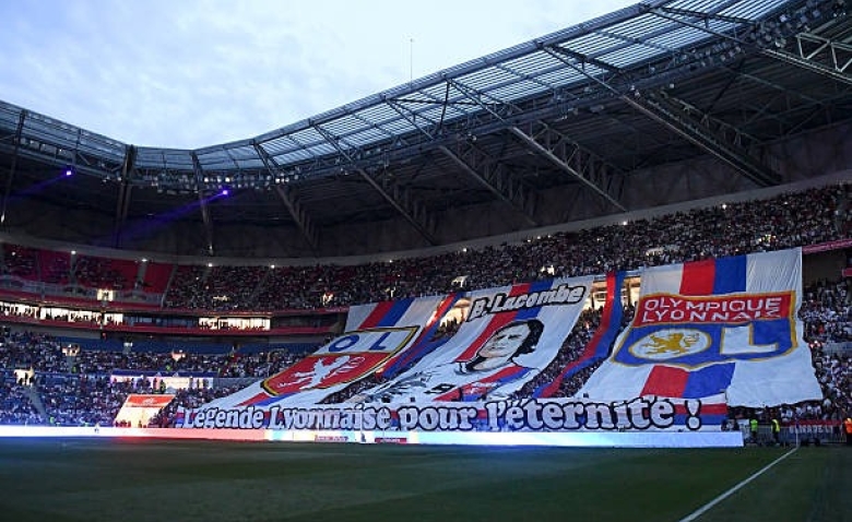 Illustration : "Mercato OL : Un grand talent du PSG dans le collimateur des Gones !"