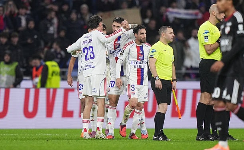 Illustration : "Mercato OL : Vers un rebond en Liga pour un flop offensif de l'été ?"