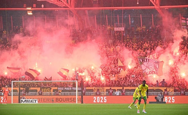 Illustration : "Mercato Nantes : Une piste réactivée en attaque fait le bonheur des supporters !"