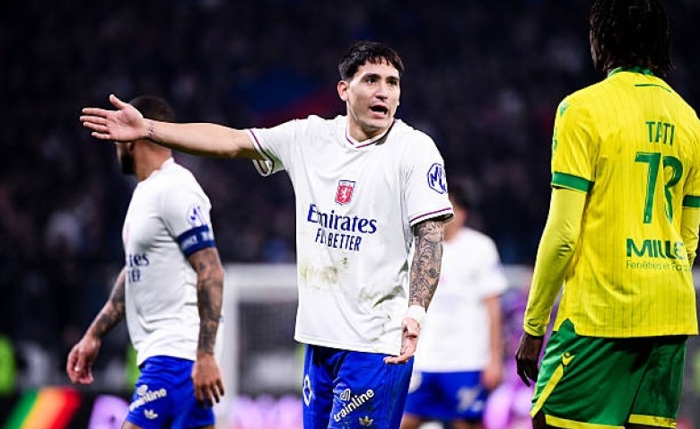 Illustration : "Mercato Lens, OL : Fin d'aventure express à Lyon, Satriano file en Espagne"