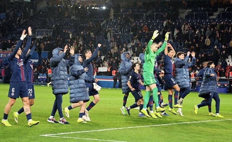 Illustration : "Mercato PSG : Un roc défensif de Premier League valide une arrivée dans la capitale !"