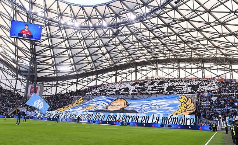 Illustration : "INFO Mercato : Un phénomène de L1 aperçu avec un maillot de l'OM, ça sent bon à Marseille !"