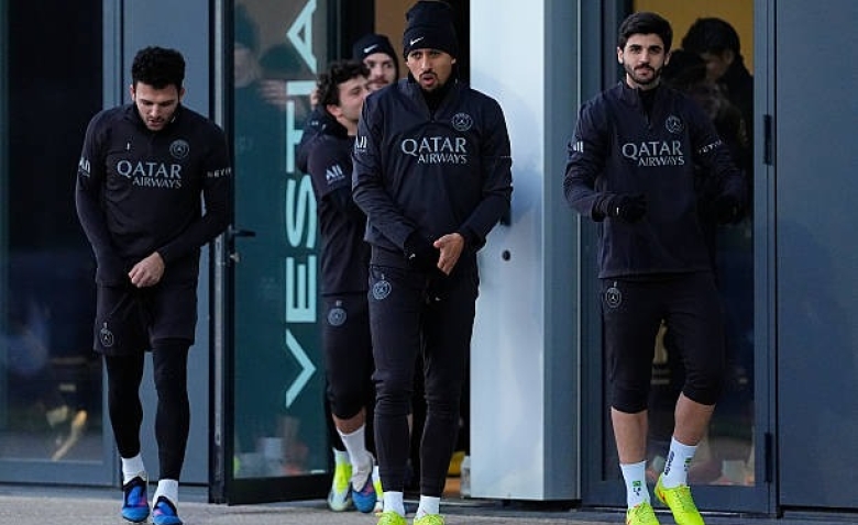 Illustration : "Mercato PSG : Un deal opéré dans l'ombre avec le Barca, Hansi Flick fou furieux "