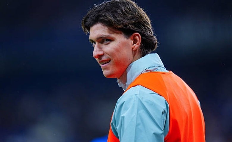 Illustration : "Mercato OM : Le départ de Balerdi anticipé avec deux pistes sud-américaines !"