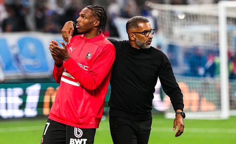 Illustration : "Mercato Rennes : Chelsea soumet une première offre pour Jacquet, refus catégorique !"