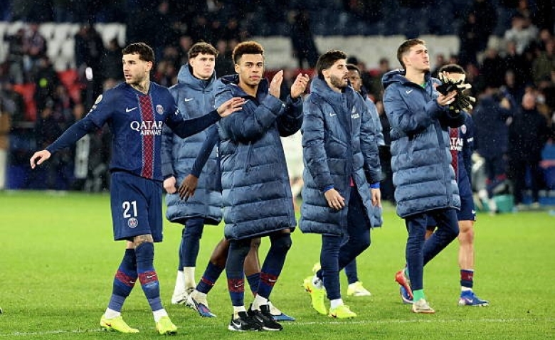 Illustration : "Mercato PSG : Un mastodonte anglais va lâcher 100M € pour une cible parisienne"