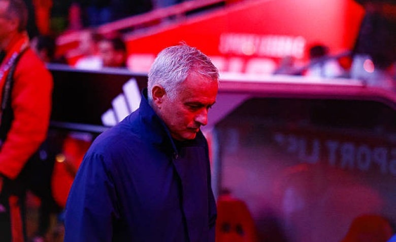 Illustration : "Mercato PSG : Une piste coûteuse en attaque mise en péril par… Mourinho "