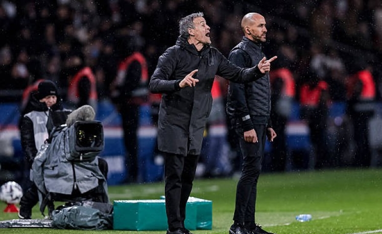 Illustration : "Mercato PSG : Un coup de maître pour l'avenir du club signé Luis Enrique !"