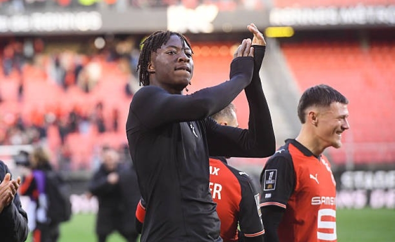 Illustration : "Mercato Rennes : Un attaquant va débarquer pour compenser le départ de Meïté !"