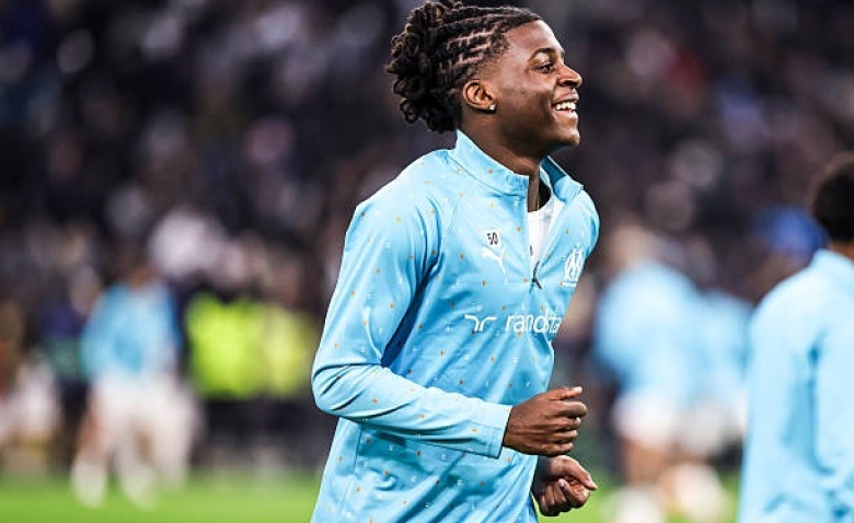 Illustration : "Mercato OM : Un club de Ligue 1 passe à l'offensive pour Bakola !"