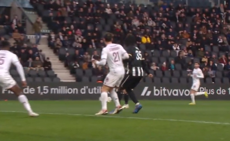 Illustration : "Angers - Metz : la vidéo du but de l'ouverture du score (1-0) - Ligue 1 J20"