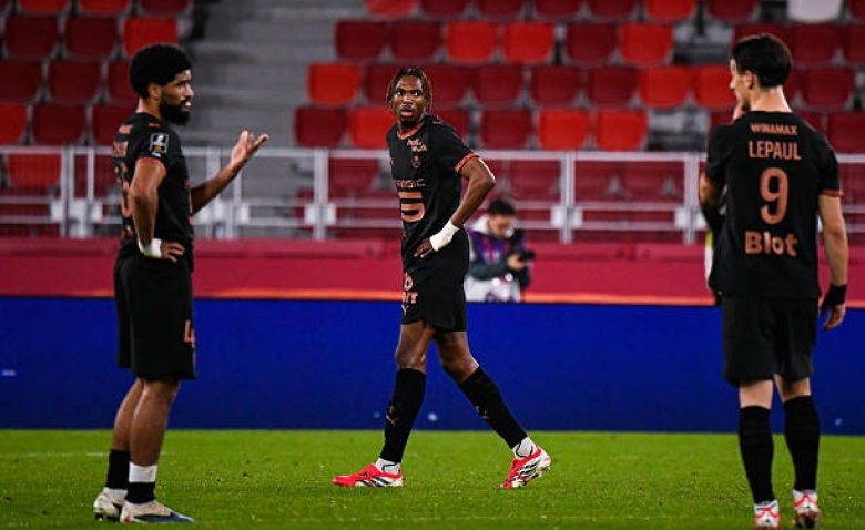 Illustration : "Mercato : Le Stade Rennais décline une offre pour l'un de ses indésirables !"