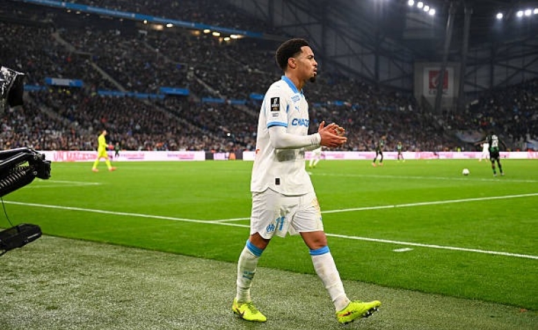 Illustration : "Mercato : L'OM envoie une proposition culottée à Arsenal pour Nwaneri !"