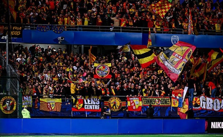 Illustration : "Paris FC - RC Lens : Une polémique enfle et fait bouillir les supporters lensois "