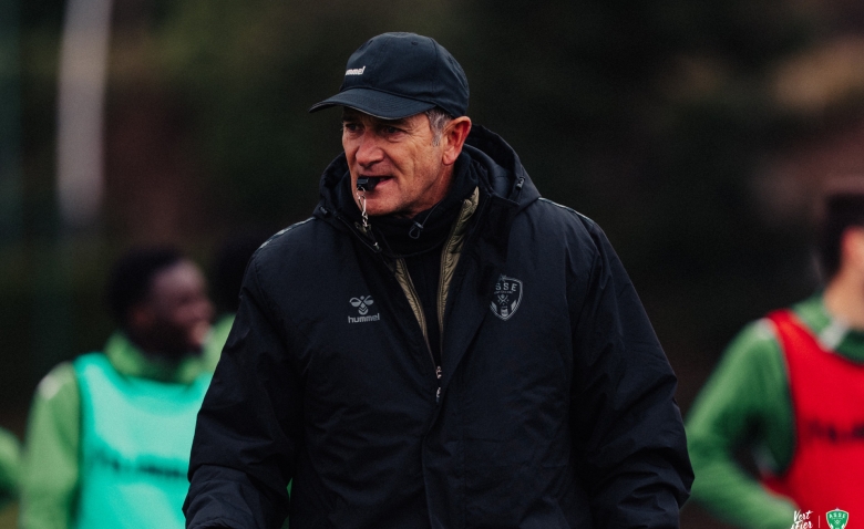 Illustration : "ASSE : Montanier réécrit les règles avant Laval, un virage tactique attendu"