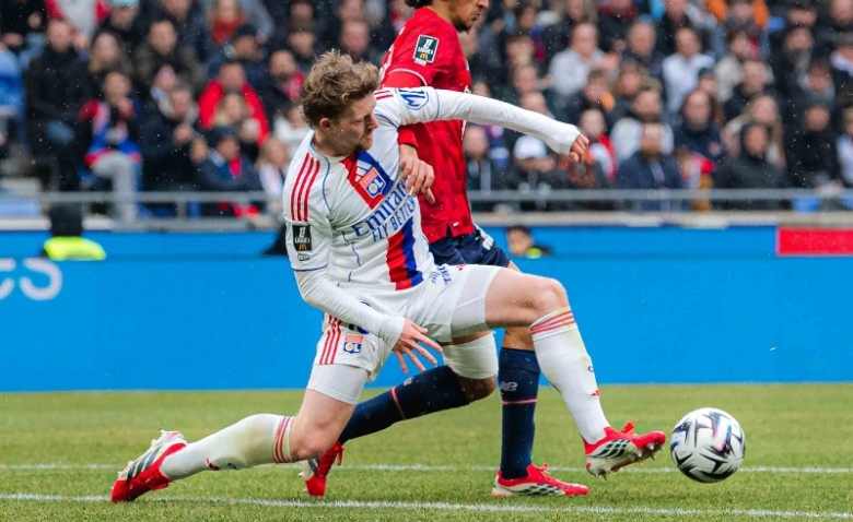 Illustration : "Mercato OL : un club européen prêt à mettre 45 M€ sur Sulc ?"