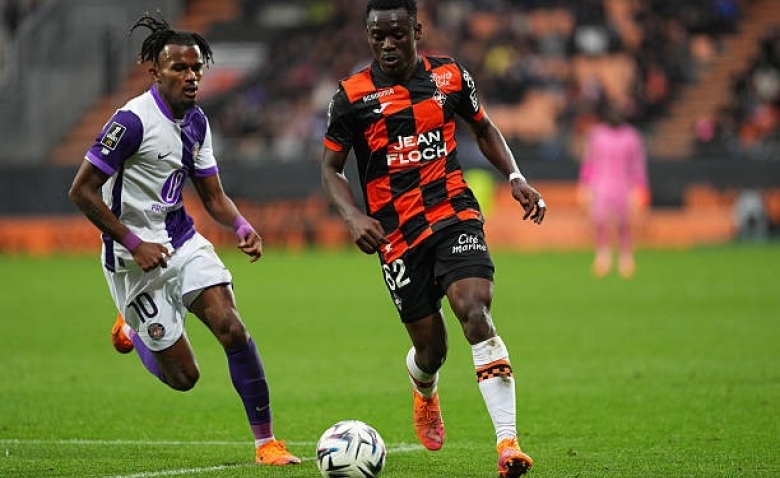 Illustration : "Mercato Rennes : La Premier League s’invite dans le dossier Avom"