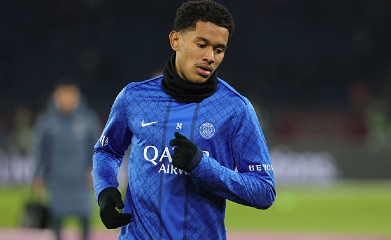 Illustration : "Mercato PSG : Un départ inattendu prend forme pour Senny Mayulu"