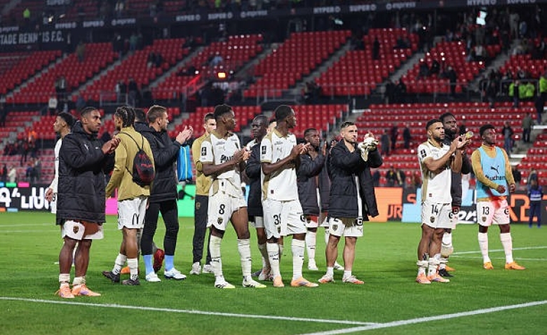 Illustration : "Mercato Lens : Une révélation de l'ère Sage courtisée à prix d’or en Premier League"