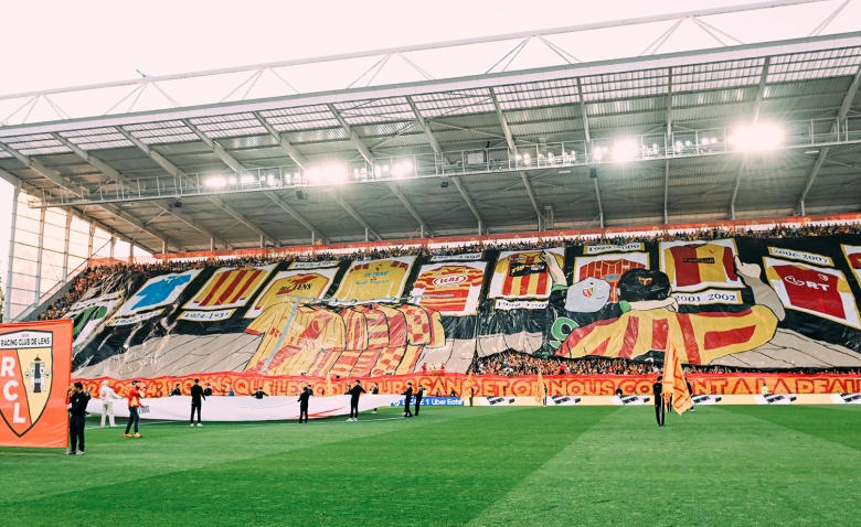 Illustration : "RC Lens : Une donnée surprenante relance le rêve de titre en Ligue 1 !"