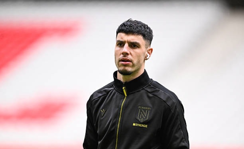 Illustration : "FC Nantes : Une sortie musclée de Pierre Ménès relance le débat autour d’Abline"