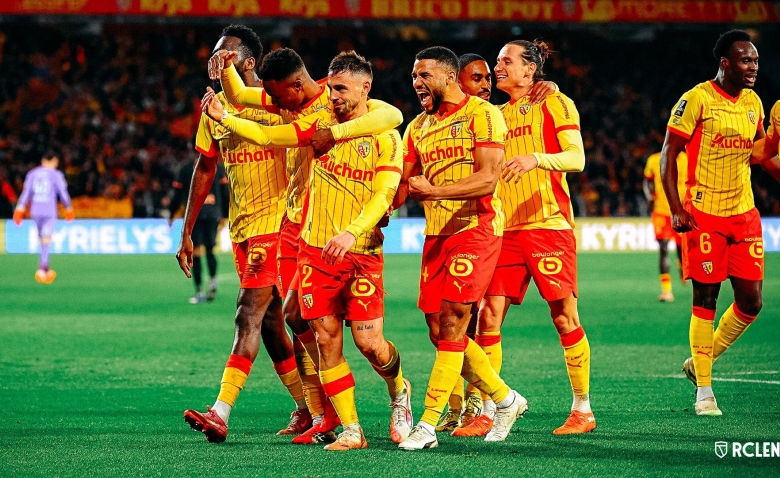 Illustration : "RC Lens : Les Sang et Or sont-ils aussi redoutables qu'Arsenal sur corners ?"