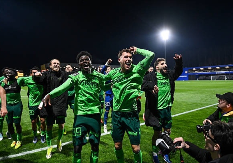 Illustration : Mercato : L'ASSE bloque le départ d'une sensation défensive qui affole la Ligue 1