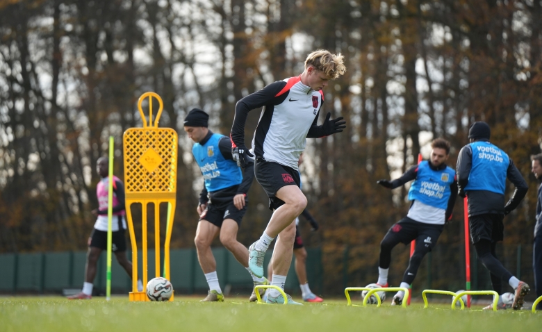 Illustration : "Mercato : l'ASSE piste un joueur pour renforcer l'entrejeu stéphanois"