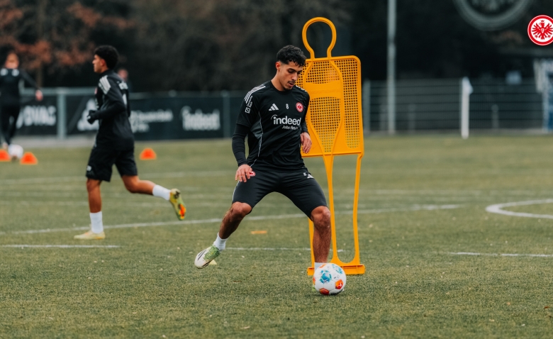 Illustration : "Mercato : OL cible un joueur à 40M€ pour renforcer son secteur offensif"