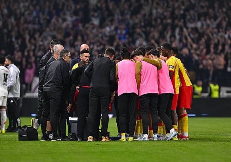 Illustration : RC Lens : Le point médical qui inquiète les supporters avant Lorient