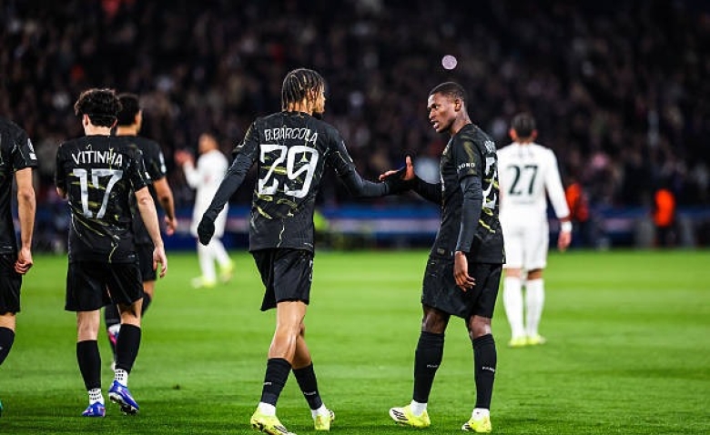 Illustration : "PSG Mercato : Trois signatures actées après Chelsea, mais un clash provoque un départ"