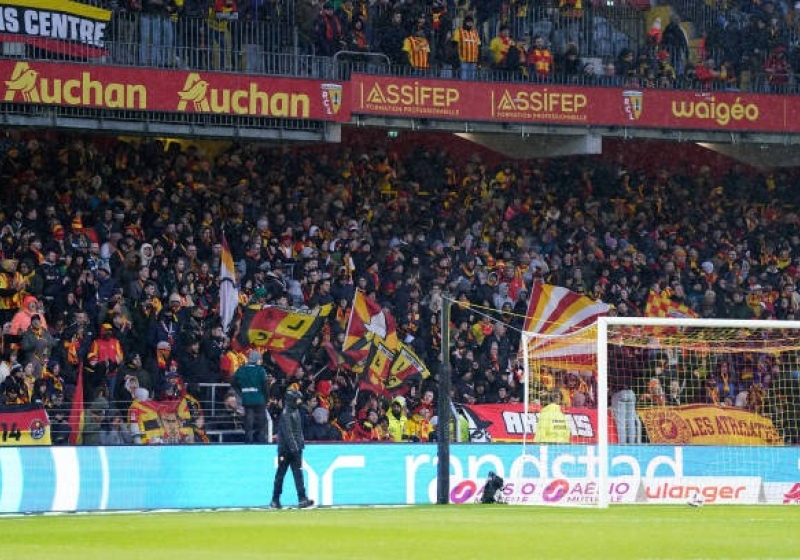 Illustration : RC Lens : L'hécatombe se confirme, Pierre Sage face à un mur avant Lorient