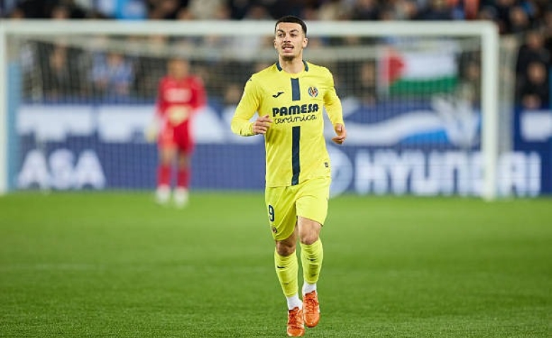 Illustration : "Mercato OL : Le Barça prêt à sortir le chéquier pour Georges Mikautadze ?"