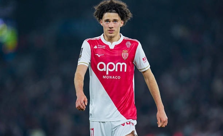 Illustration : "Mercato PSG : Clap de fin brutal pour Maghnes Akliouche, Luis Campos a tranché !"