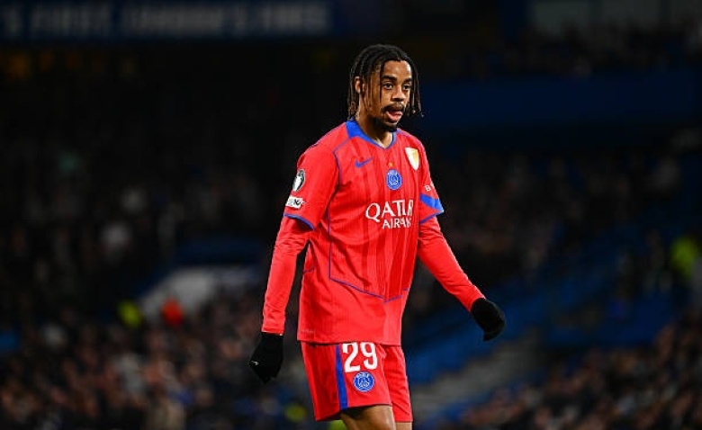 Illustration : "Chelsea - PSG : La splendide demi-volée de Barcola en vidéo (0-2) - Ligue des Champions"