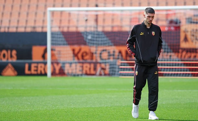 Illustration : "Mercato Lens : Newcastle sort l'artillerie lourde pour s'offrir Robin Risser !"