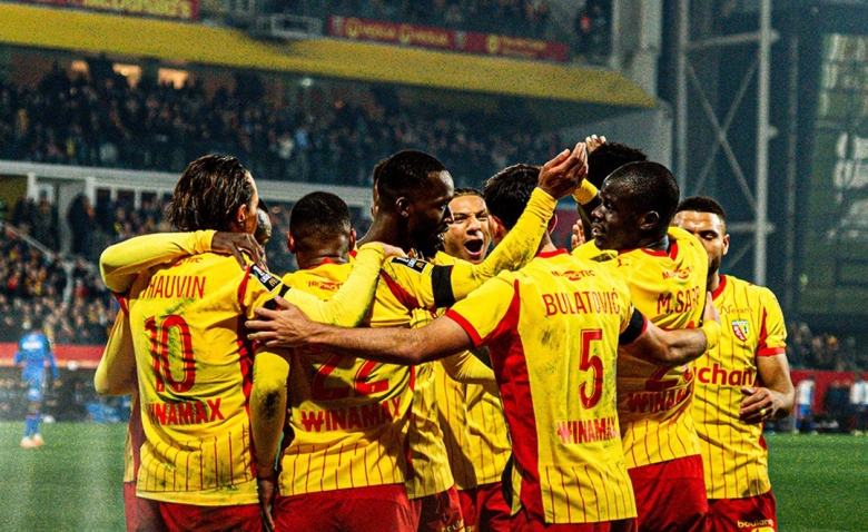 Illustration : "RC Lens-PSG : Pierre Sage opposé au report du match"