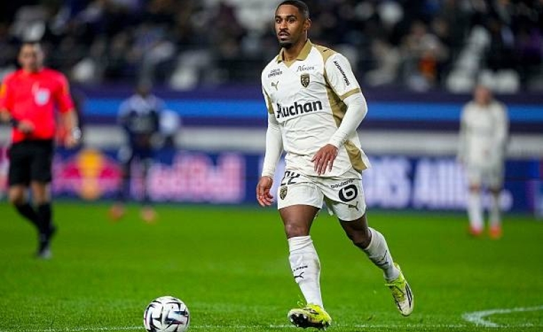 Illustration : "Mercato Lens : Premier coup de tonnerre chez les Sang et Or, Wesley Saïd claque la porte !"