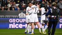 Illustration : "Mercato PSG : Une offre de 30 M€ pour le nouveau prodige suisse, Paris défie le Bayern !"