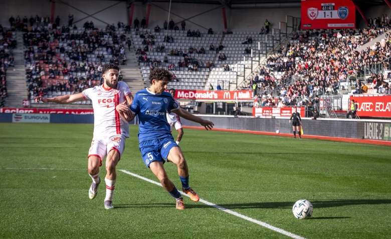 Illustration : "Mercato : L'ASSE et Lens bataillent pour un prodige de Ligue 2"