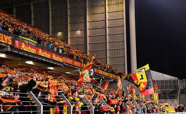 Illustration : "RC Lens - PSG : Décision choc de la LFP ! Le choc reporté malgré la colère des Sang et Or"